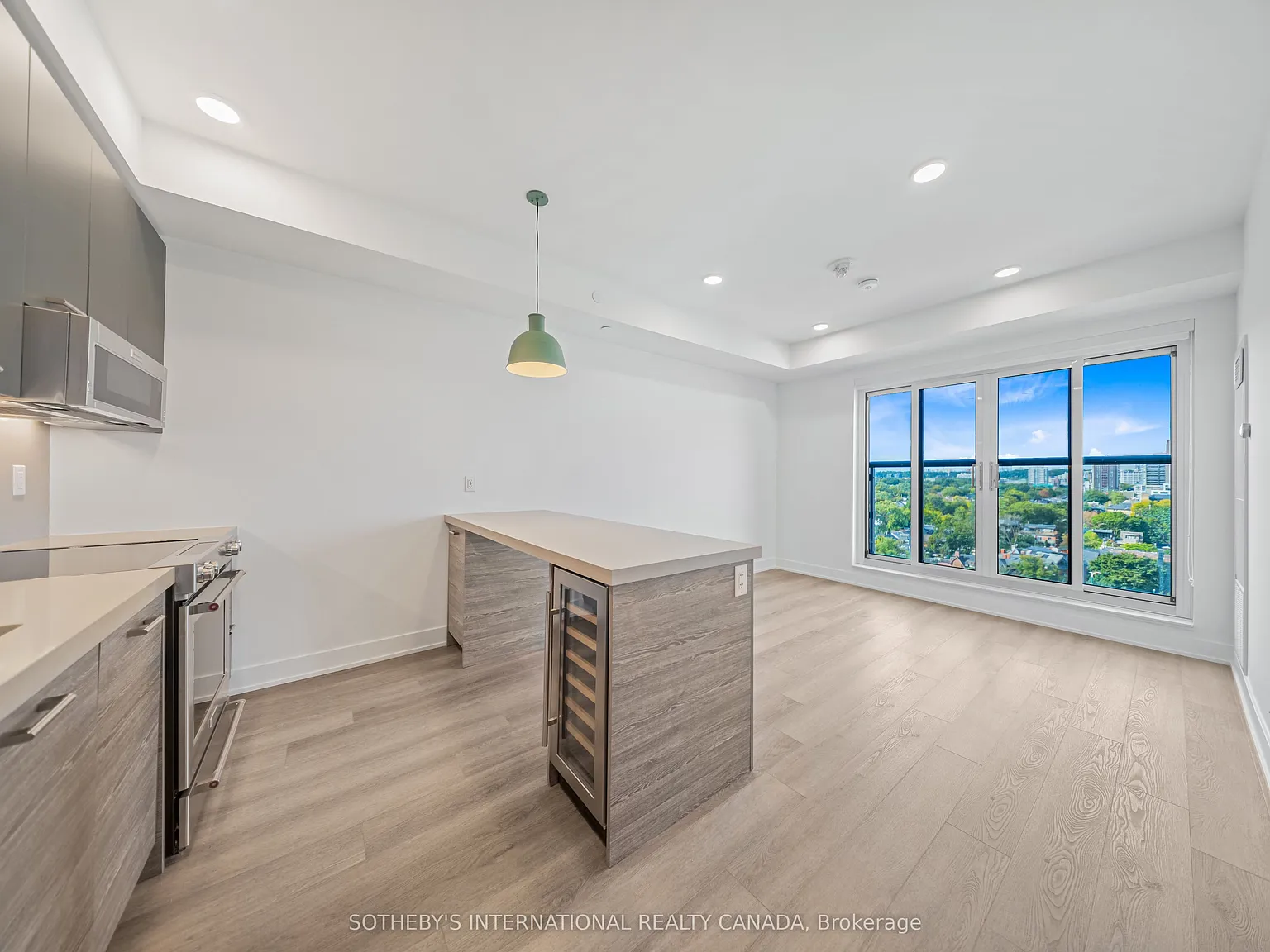 2 bed, $4,910 — Photo 2