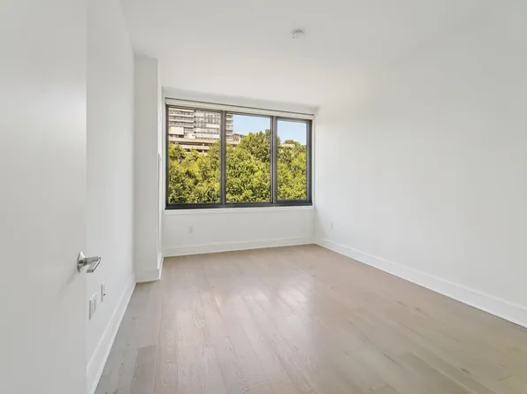 9 Avenue At Port Imperial image 22 of 47