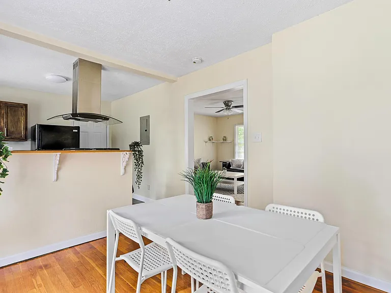 226 S Columbia Dr — Photo 5