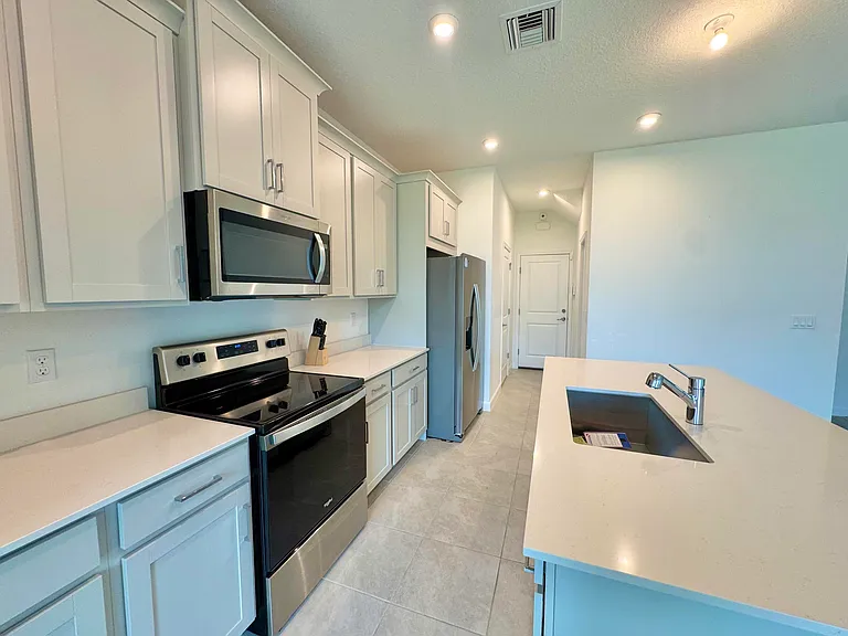 14122 SW Thorens Dr — Photo 4