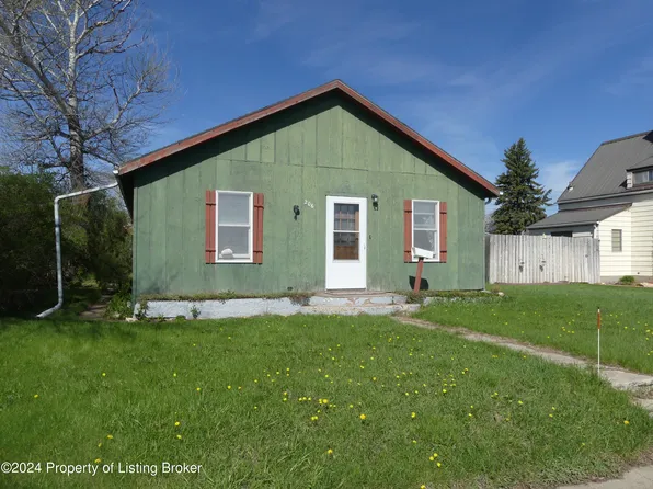 206 2nd Ave SW, Bowman, ND 58623