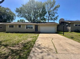 2758 W Chicago St, Springfield, MO 65803