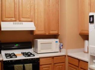 405 Huntington Ct, Oswego, IL 60543