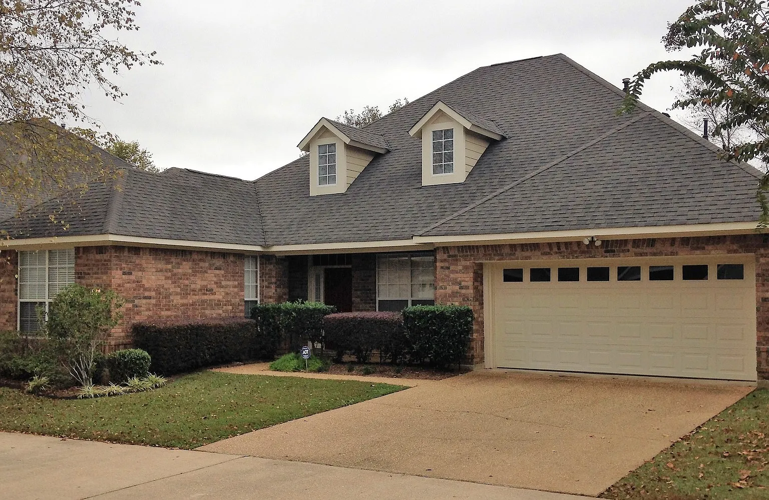 ** Beautiful 3/2 Haven Subdivision ** — Photo 3