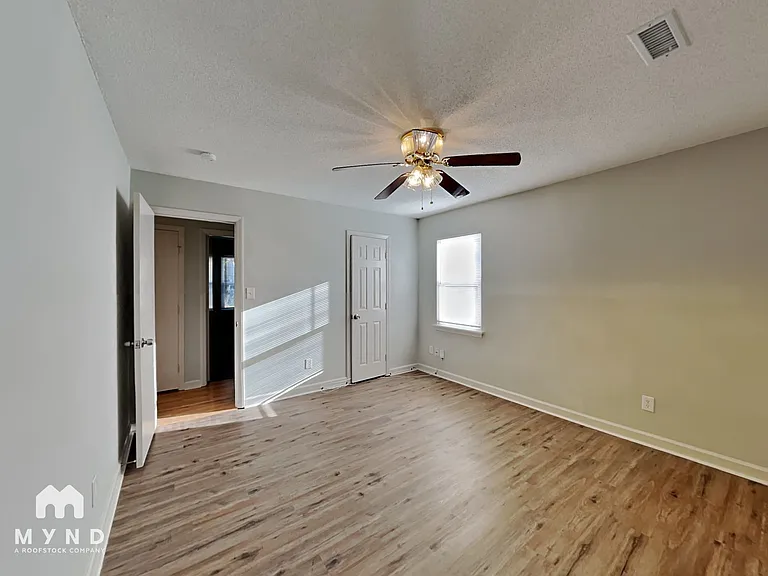 2241 Thornfield Rd — Photo 11