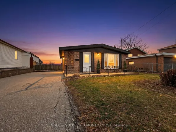 33 Wheatsheaf Cres, Toronto, ON M3N 1P7