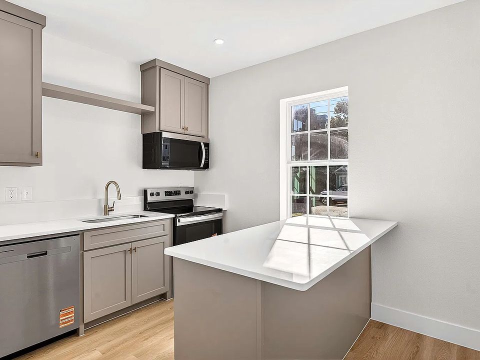 1st image of 439 W 9th St