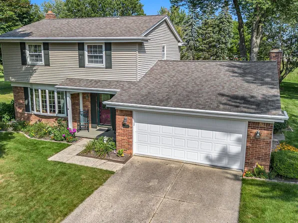 4376 Crestknoll Dr, Grand Blanc, MI 48439