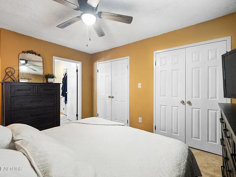237 Douglas Ave — Photo 10
