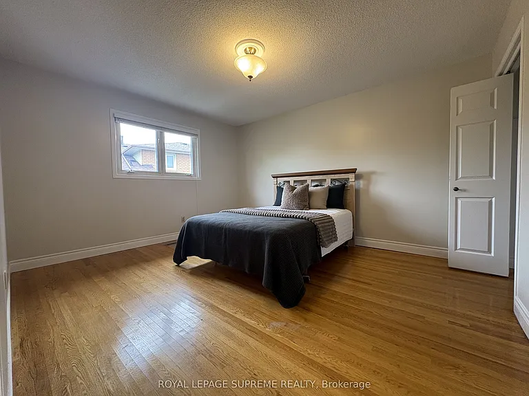 966 Lovingston Cres — Photo 14