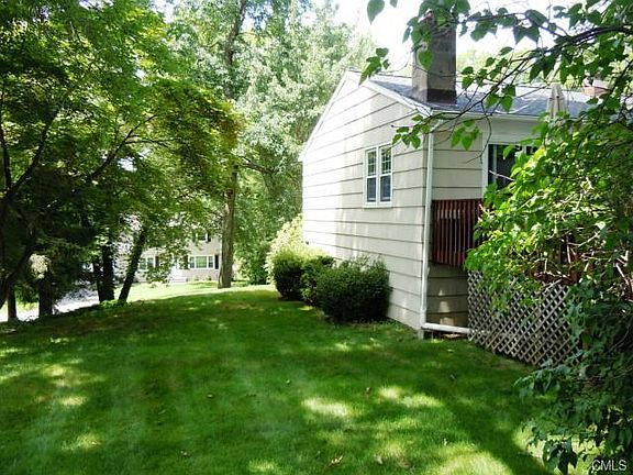 4th image of 21 Cushing Dr