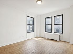 347 W 55th St
