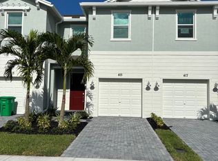 415 SE Crossoak Ln, Port Saint Lucie, FL 34984