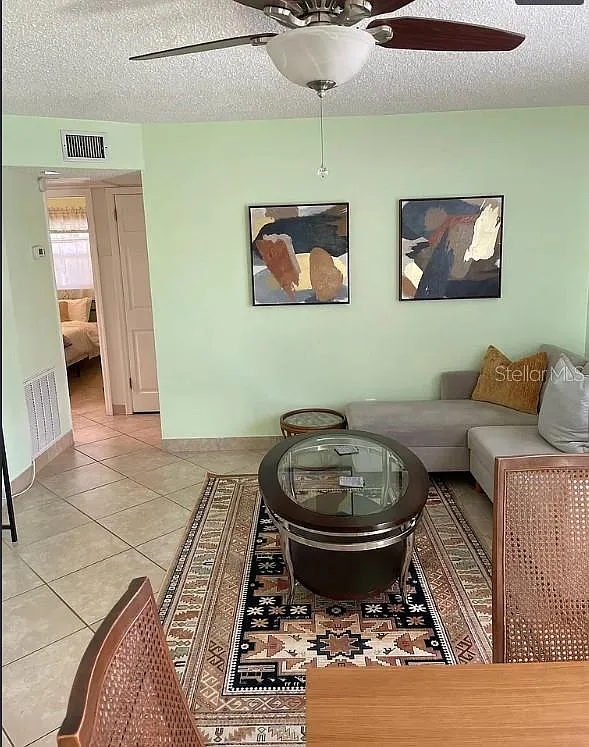 2 bed, 1.0 bath, 852 sqft, $2,000 — Photo 2
