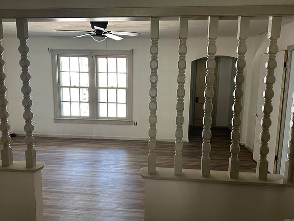 3rd image of 907 Calhoun Rd