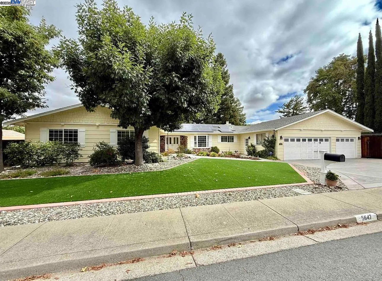 5647 Southbrook Dr photo 1