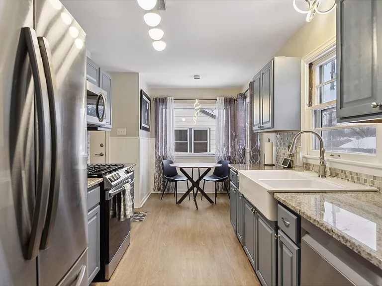 871 Lexington Pkwy S — Photo 8
