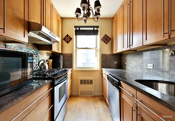 Sold by Modern Spaces | media 12