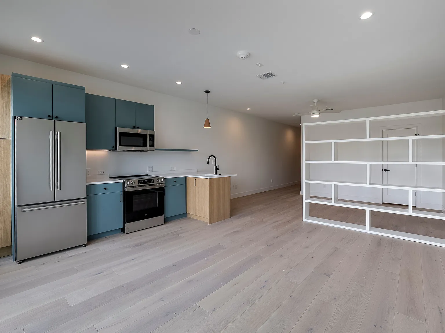 Studio, 667 sqft, $1,495 — Photo 2