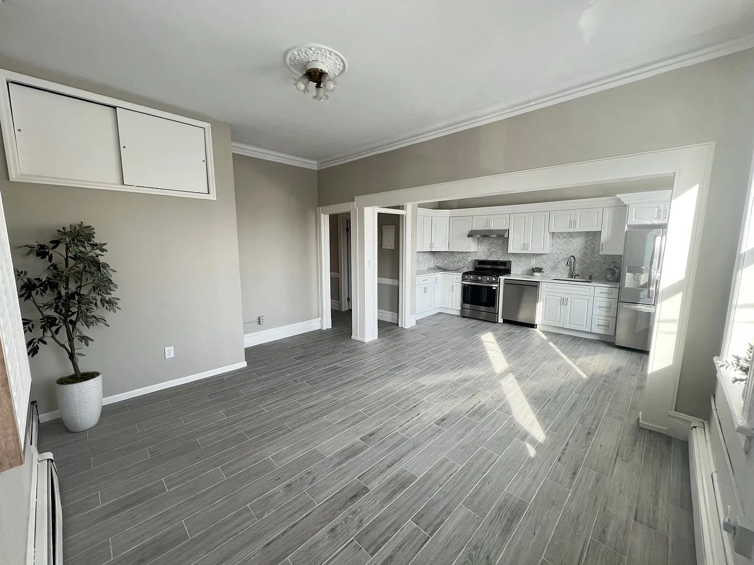 1 bed, 1.0 bath, 700 sqft, $2,400 — Photo 3