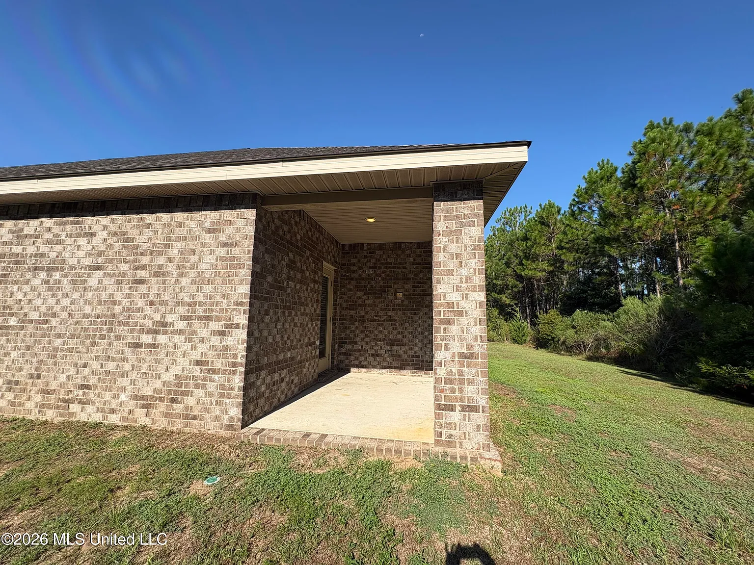 4 bed, 2.0 bath, 1851 sqft, $2,200 — Photo 3