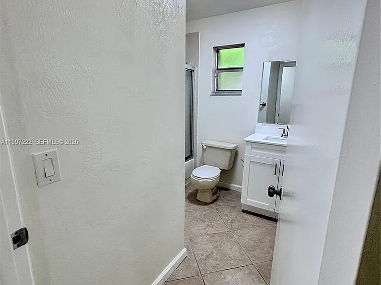 821 W Beckley Sq — Photo 17