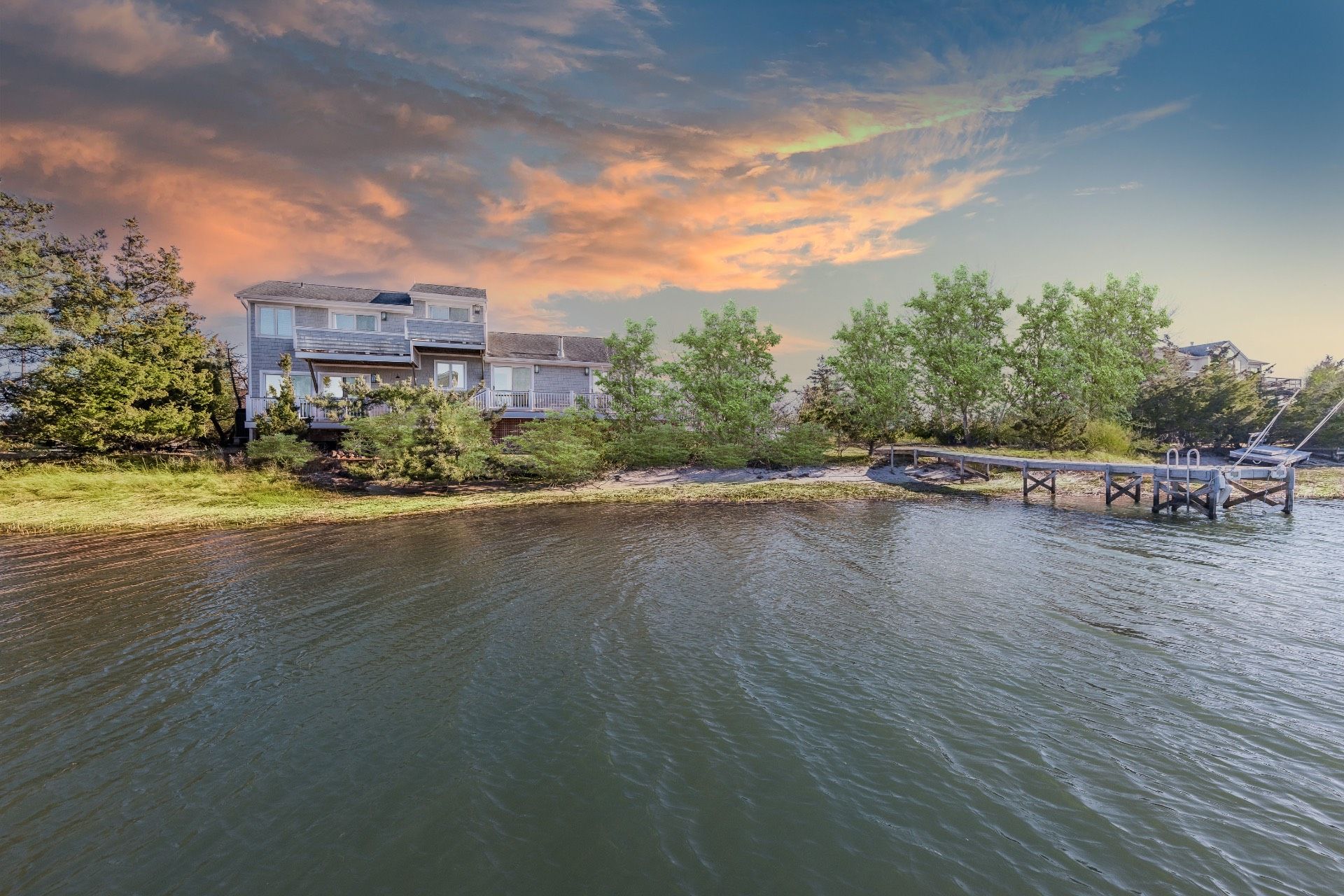 19 Sandgate Ln, Southampton, NY 11968 Out East