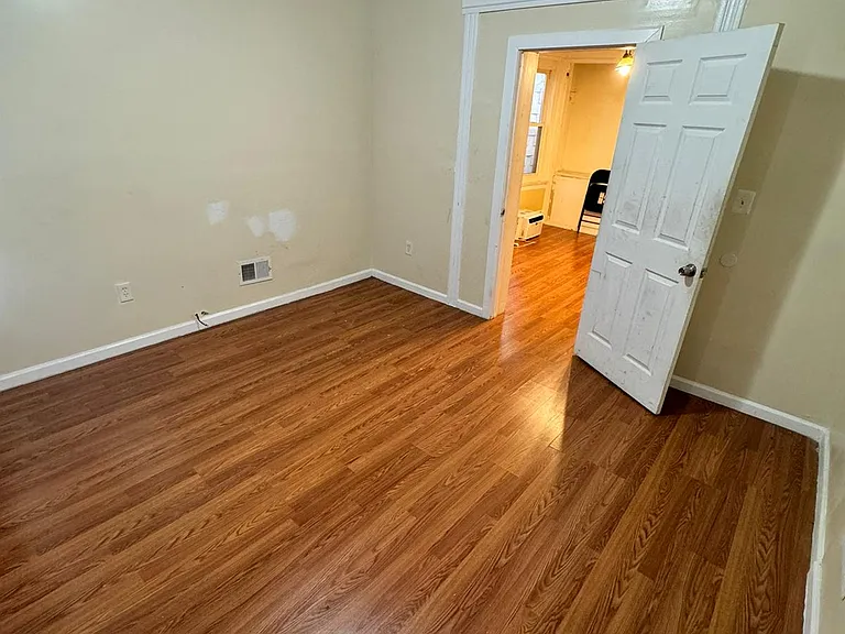 373 S 18th St #1 — Photo 9