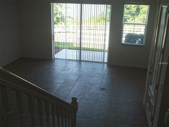 4th image of 10136 Fallsgrove St