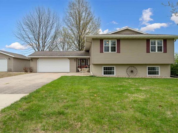 3167 Ravenwood Dr NE, Solon, IA 52333