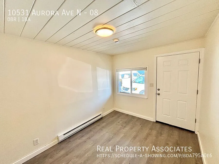 Minimalist Studio Near Green Lake! **Parking Available — Photo 4