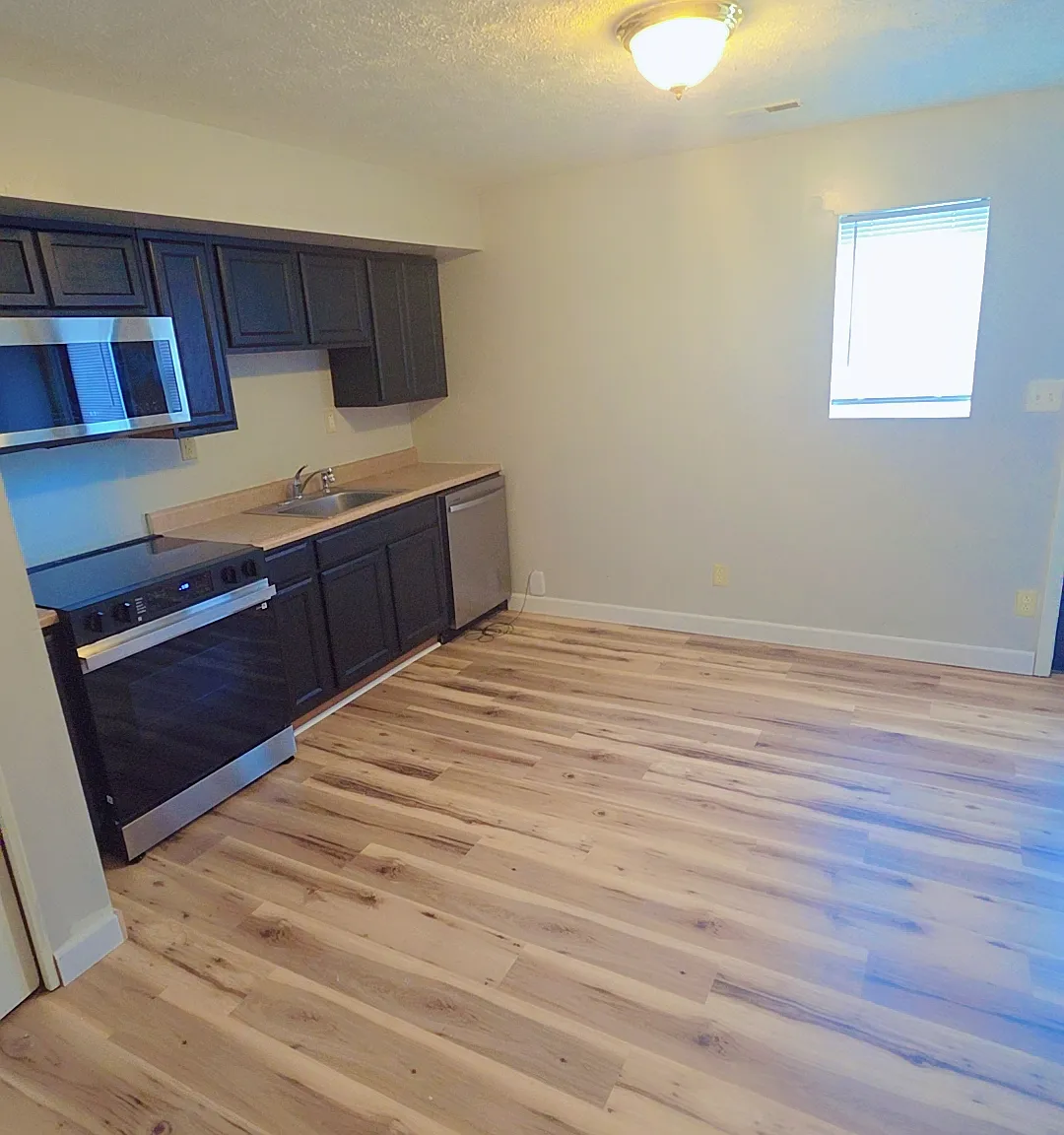 2 bed, 1100 sqft, $900 — Photo 2