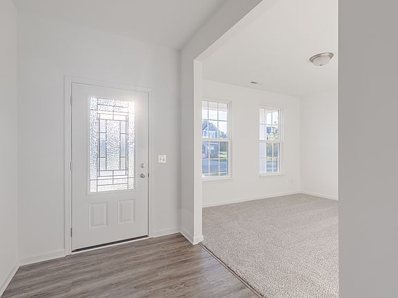 3rd image of 924 Grassy Branch Dr