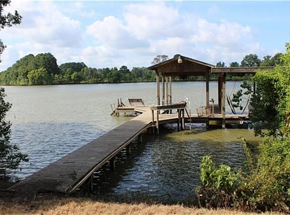 Fishing pier and boat dock with easy access to Trinity River and Lake Livingston