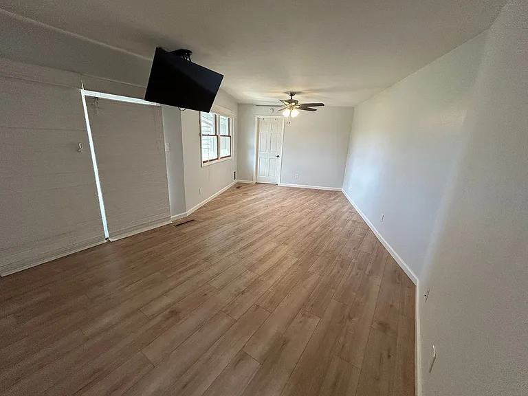 1665 Chris Ln — Photo 13