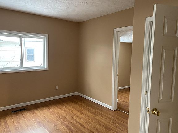 3rd image of 629 E Main St