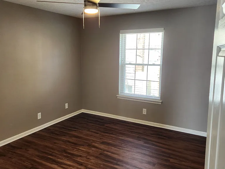 100 Forest Ct #4 — Photo 10