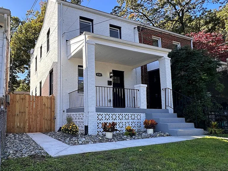 4709 Clay St NE — Photo 21