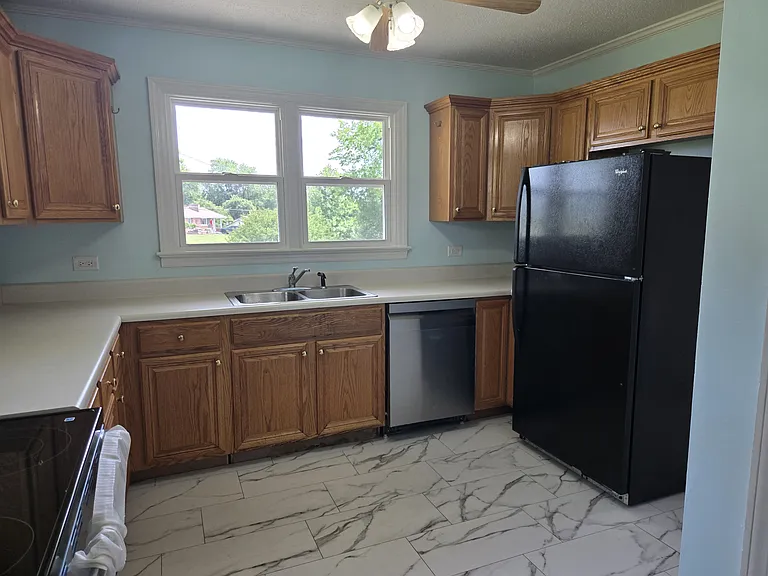 507 Robinson Dr — Photo 4