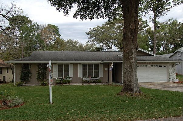 1st image of 110 Lyndhurst Dr