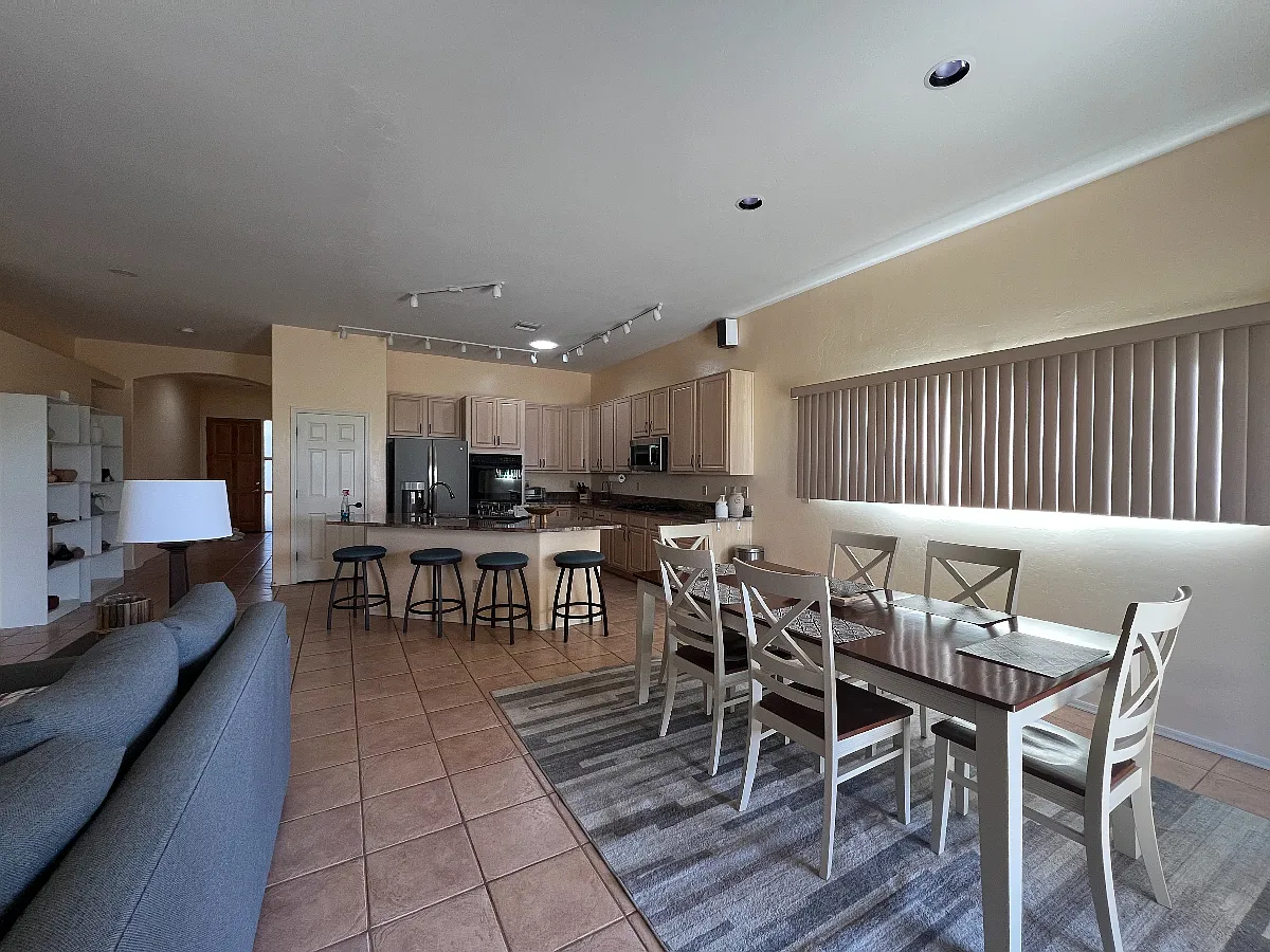4 bed, 1917 sqft, $2,500 — Photo 3
