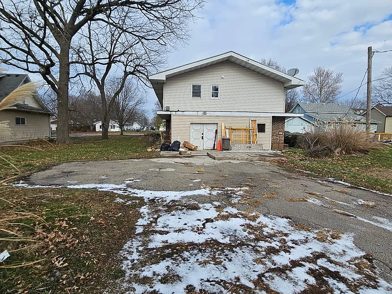 208 E Illinois St — Photo 21
