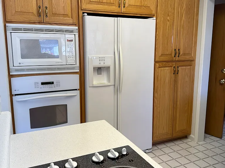 Built-in refrigerator, convection oven, and microwave with profile cooktop.
Lots of pullouts in the cabinets.