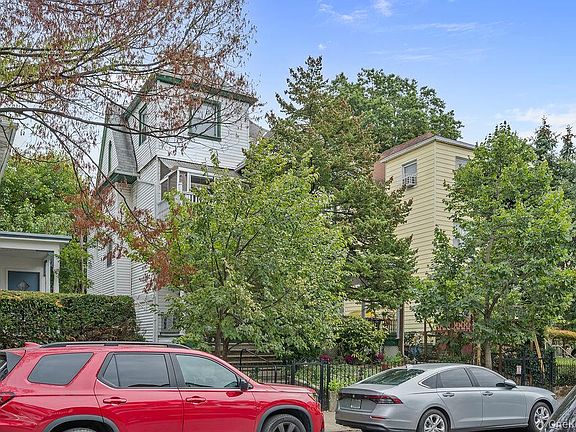 2nd image of 455 E 28th Street
