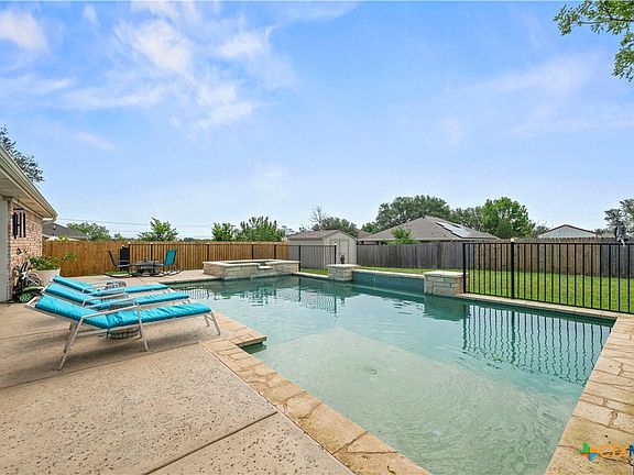 5th image of 5102 Aspen Dr