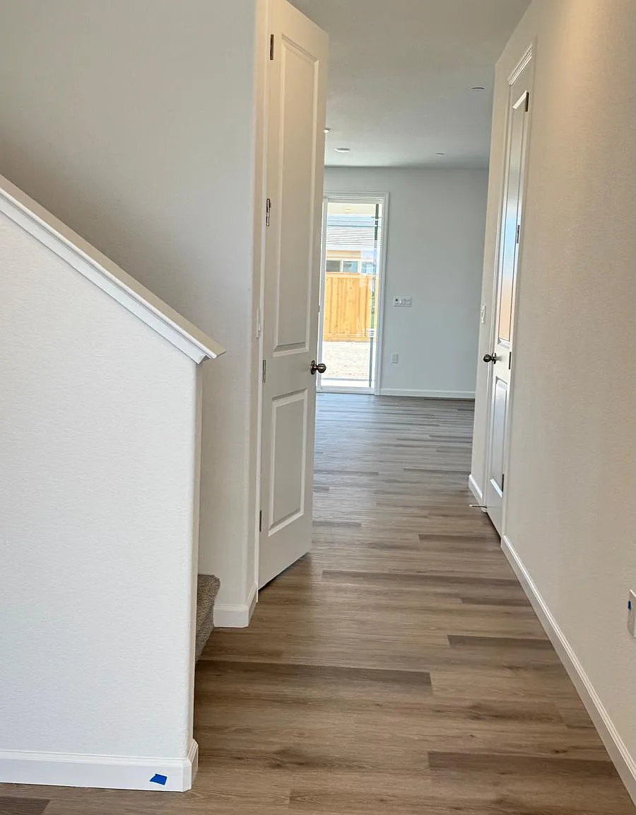 5 bed, 2630 sqft, $3,200 — Photo 2