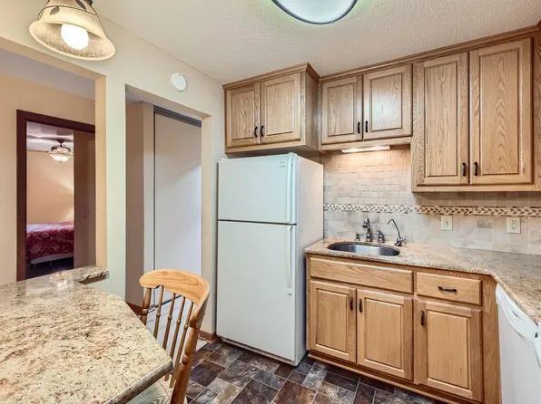 3420 Golfview Dr APT 117, Eagan, MN 55123
