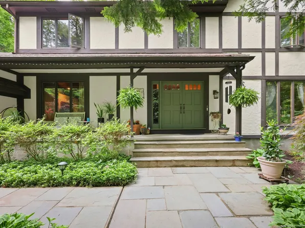 24 Pachaug Road, Trumbull, CT 06611