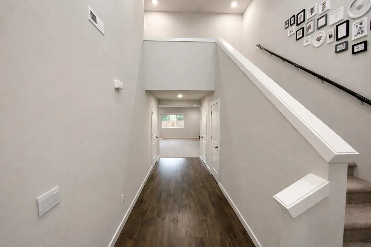3 bed, 2.5 bath, 2013 sqft, $3,445 — Photo 3