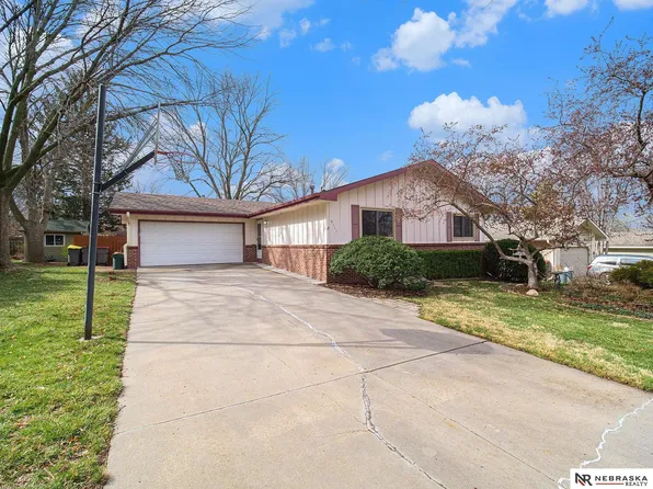 6111 Skylark Ln, Lincoln, NE 68516